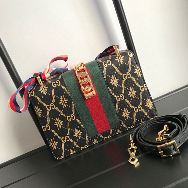グッチバッグ背面デザイン